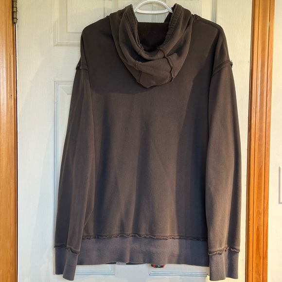 Sport the ultimate in comfy, Team Canada hoodie 🇨🇦 - Picture 6 of 6